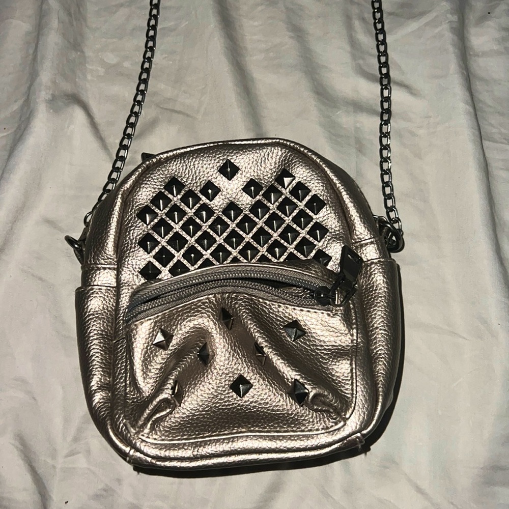 I’m selling a purse